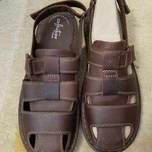 Clarks Malone Cove Sandle size 11 M